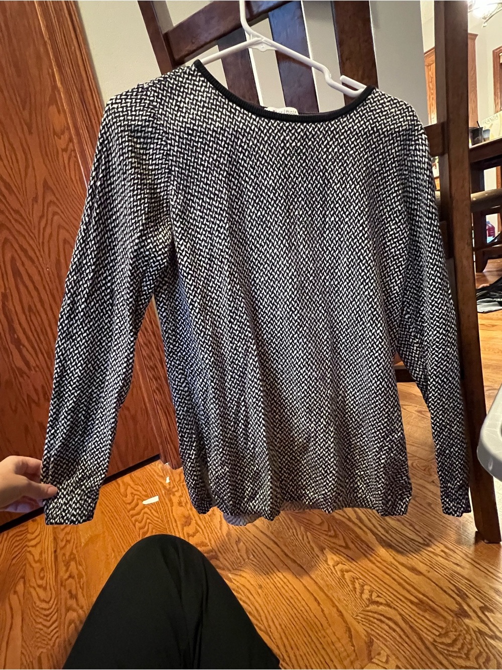 White House Black Market Black and White Patterned Long-Sleeve Tee